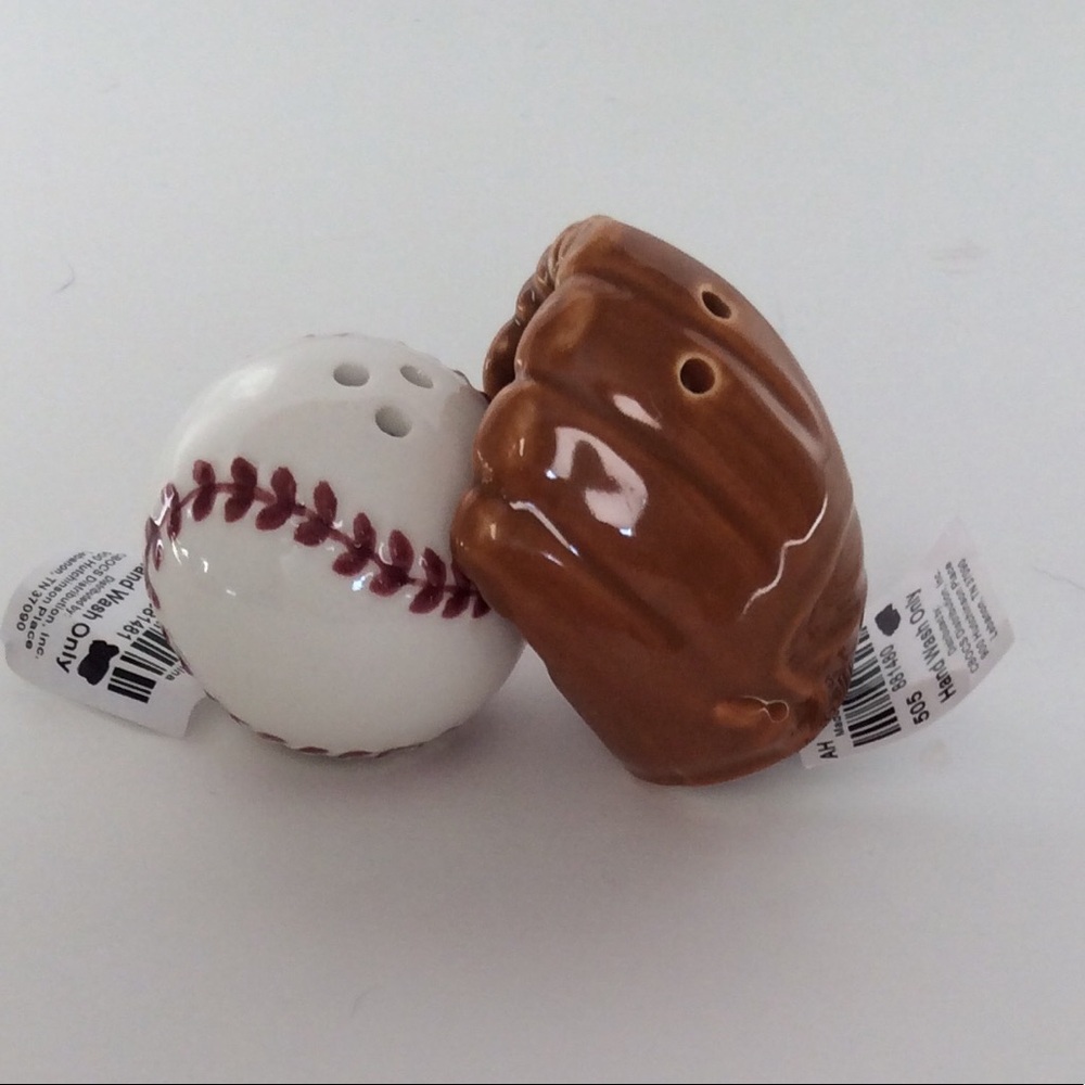 Baseball & Mitt Mini Salt & Pepper Shakers New